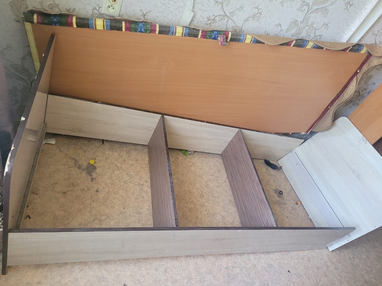 Отдам бесплатно старую мебель