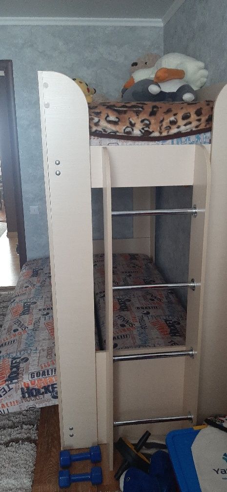 Продам 2х яр кровать, низ раскладывается,в хорошем состоянии,