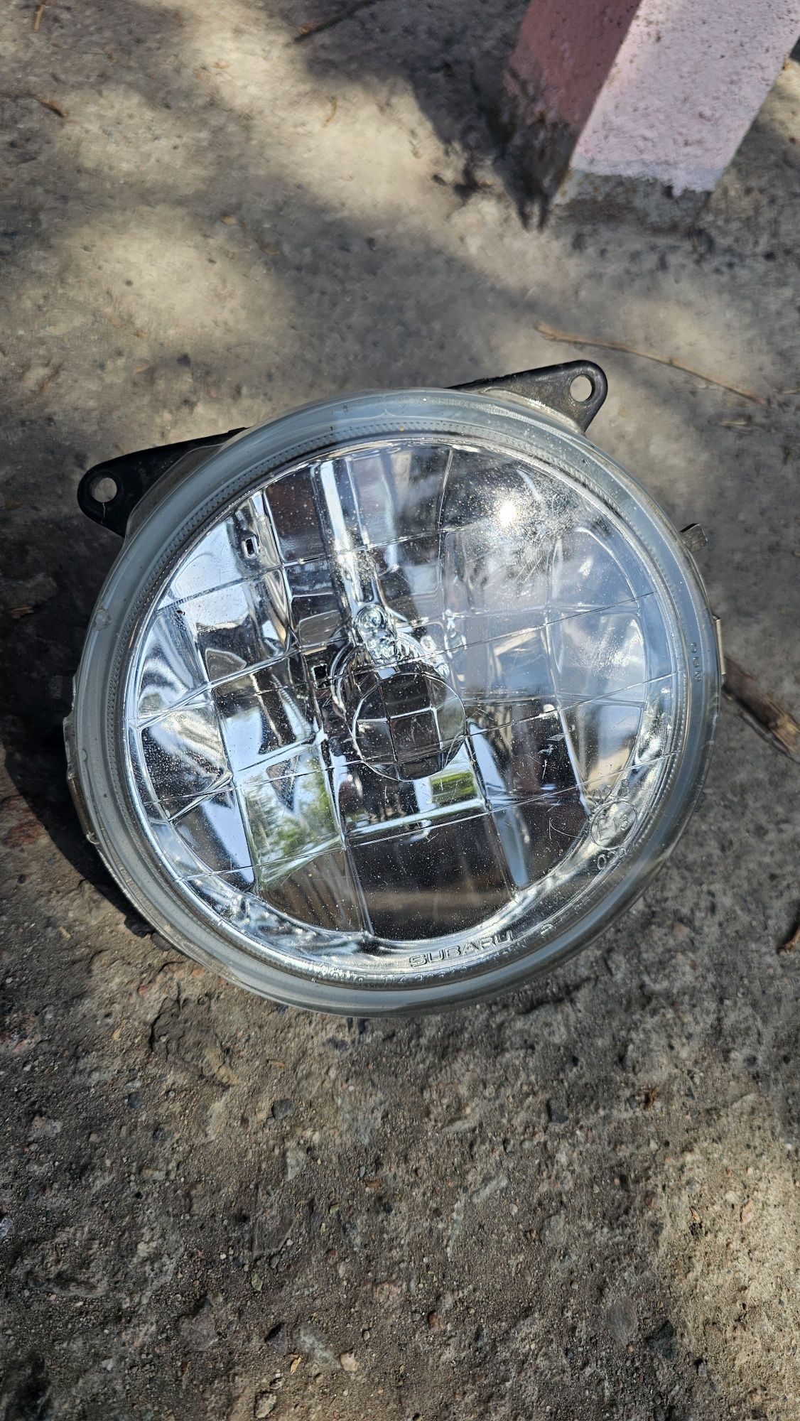 Продам туманку Subaru