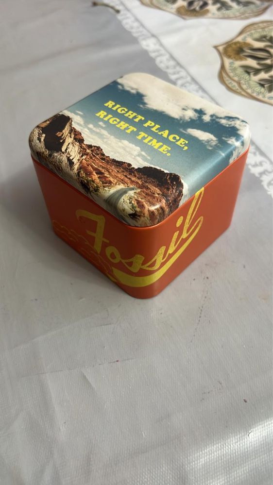 Часы новые FOSSIL