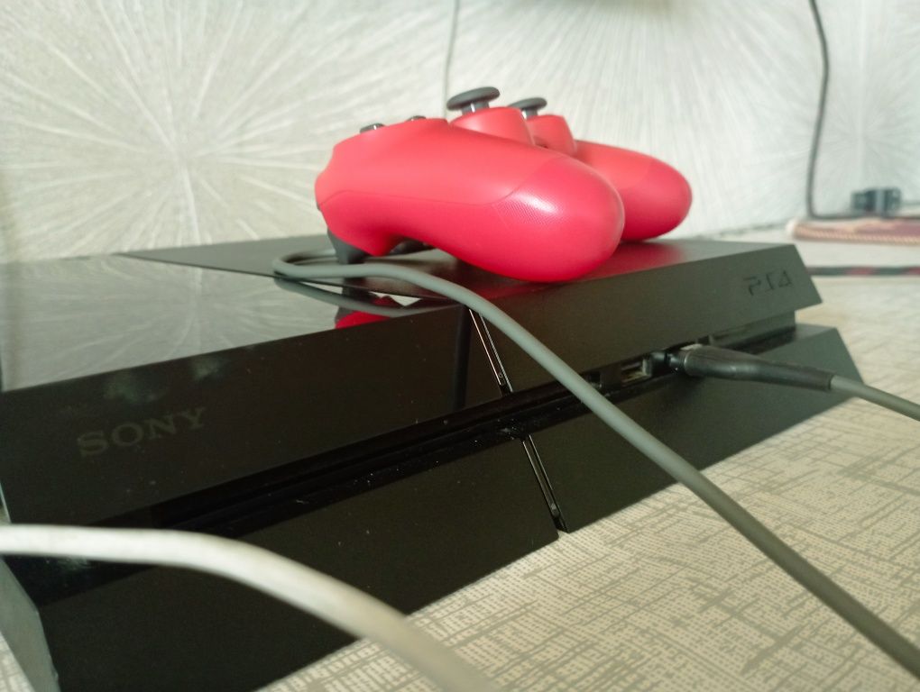 Продам Playstation 4