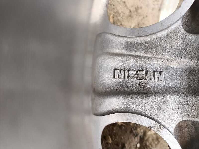 Продам оригинальные легкосплавные диски на Nissan