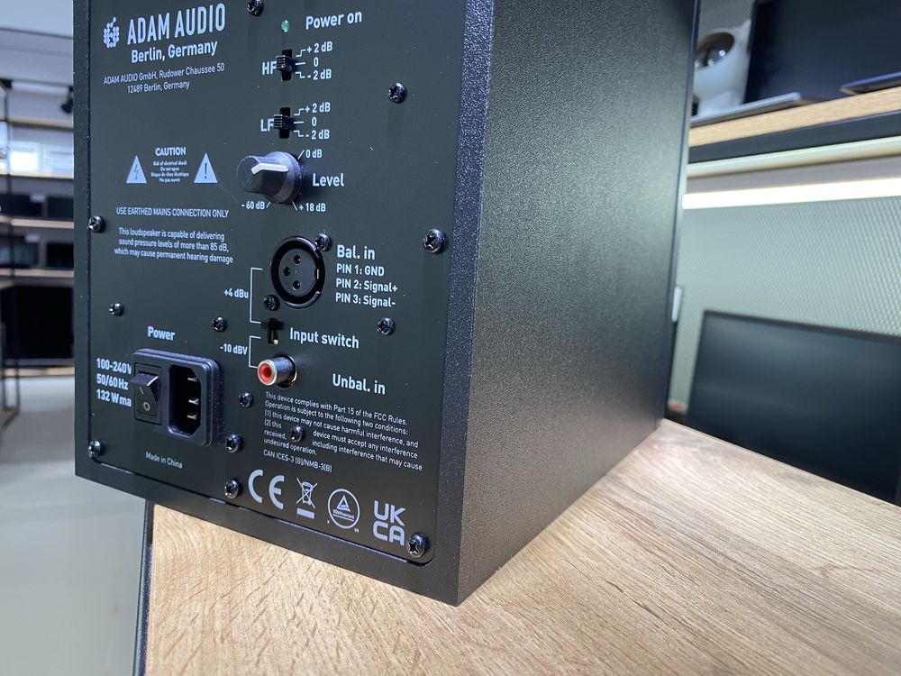Активный монитор ADAM Audio T5V, черный, 10321/А10