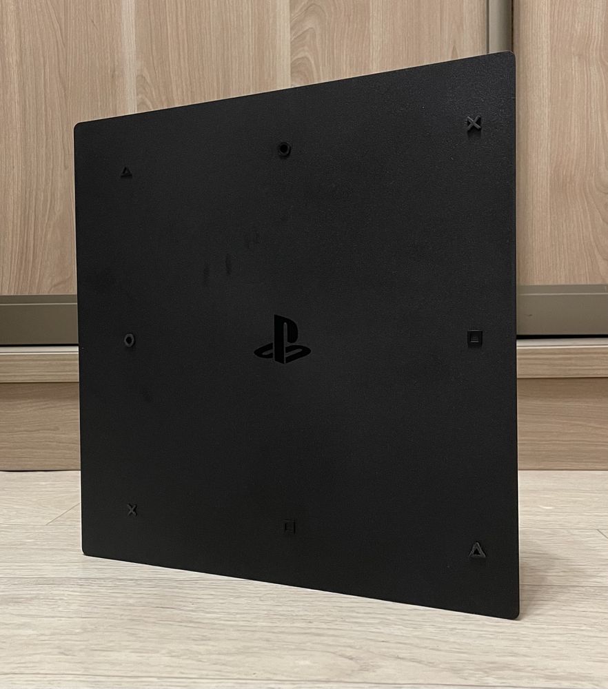 PlayStation 4 PRO (1000гб) , + 4 игры