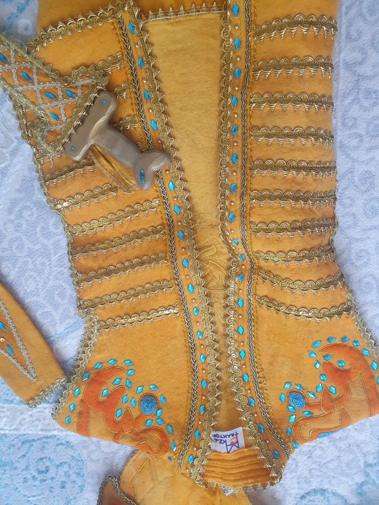 Продам 2 казахских костюма