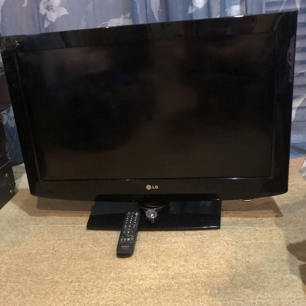 Продам телевизор lg 72 диогональ,плоский экран,почти не пользовались,