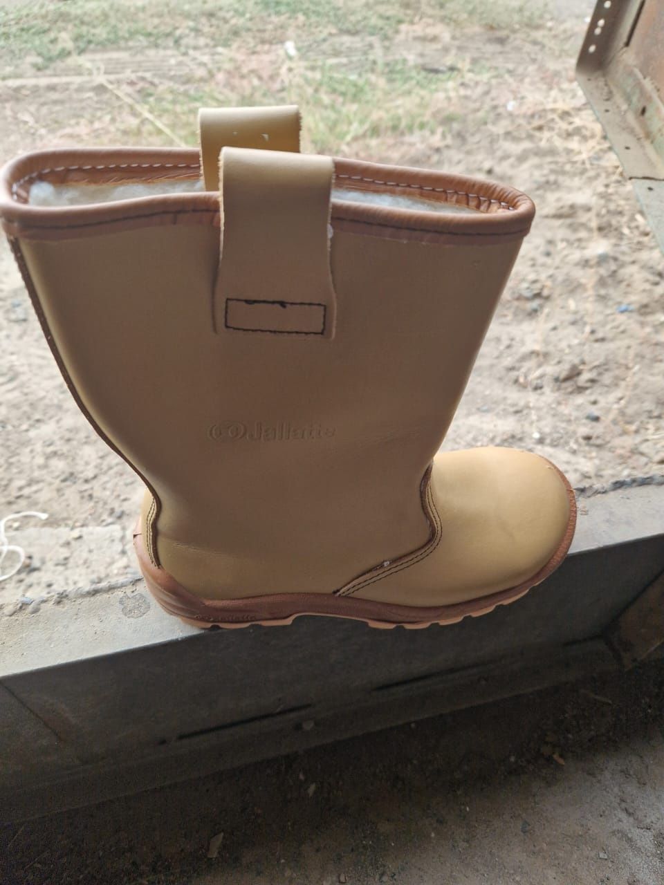 Продам женские safety сапоги Jallatte