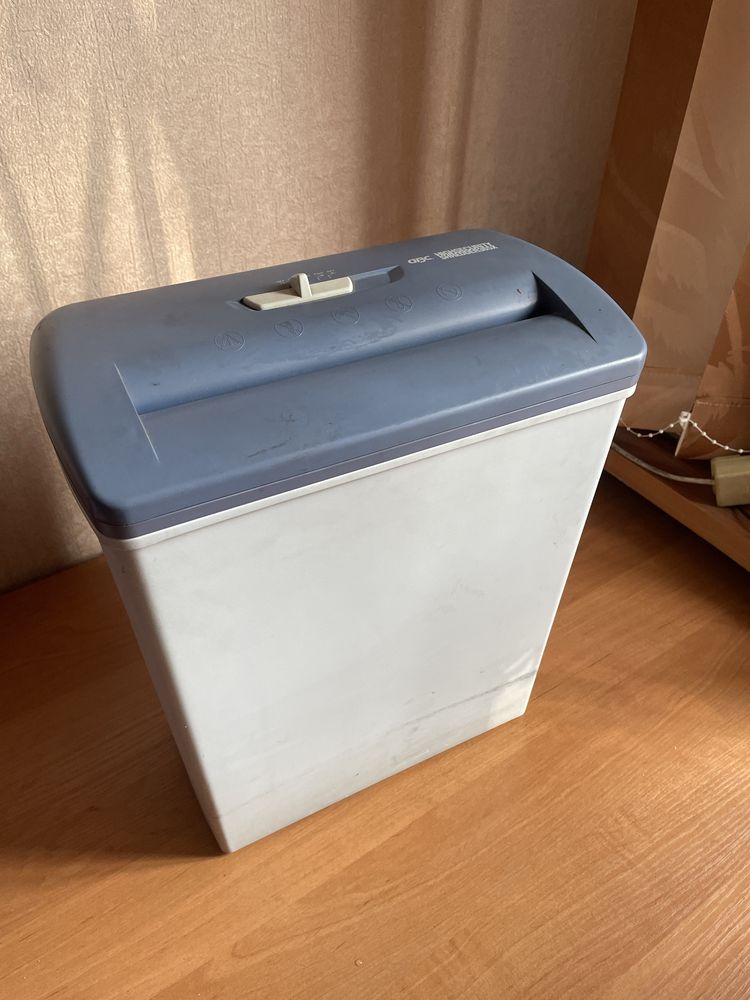 Продам шредер для бумаги 10000