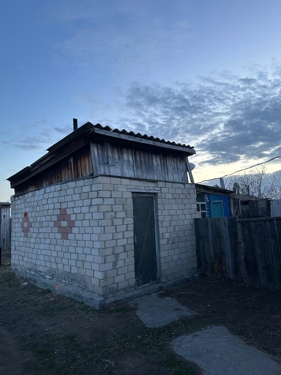 Продам 4 комнатный дом в центре Аулиеколя