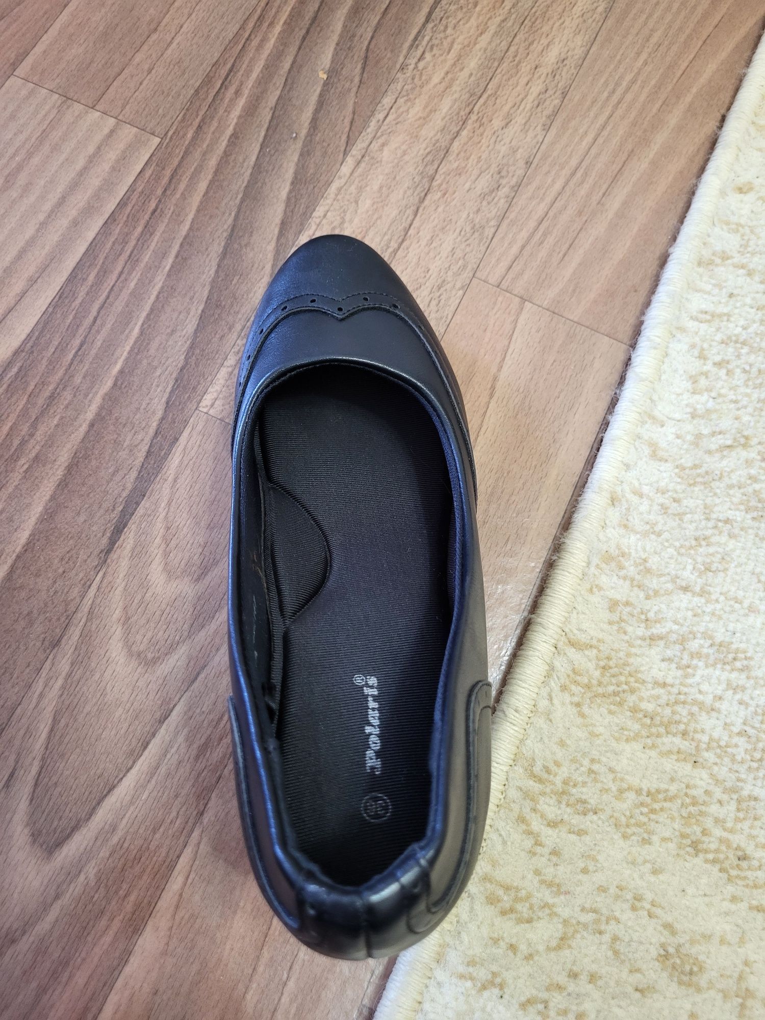 Продам женские туфли