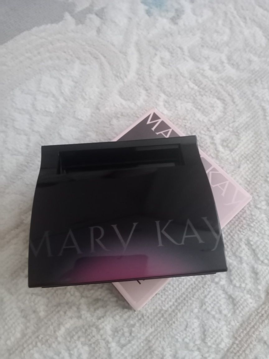 Продам новый футляр от компании Mary kay
