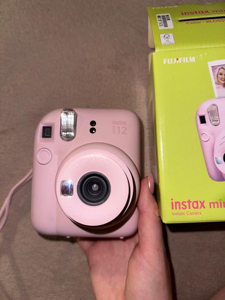Продам instax mini 12
