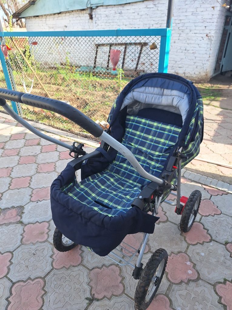 Срочно обменяю мощную детскую коляску на 3кг майского масла или продам