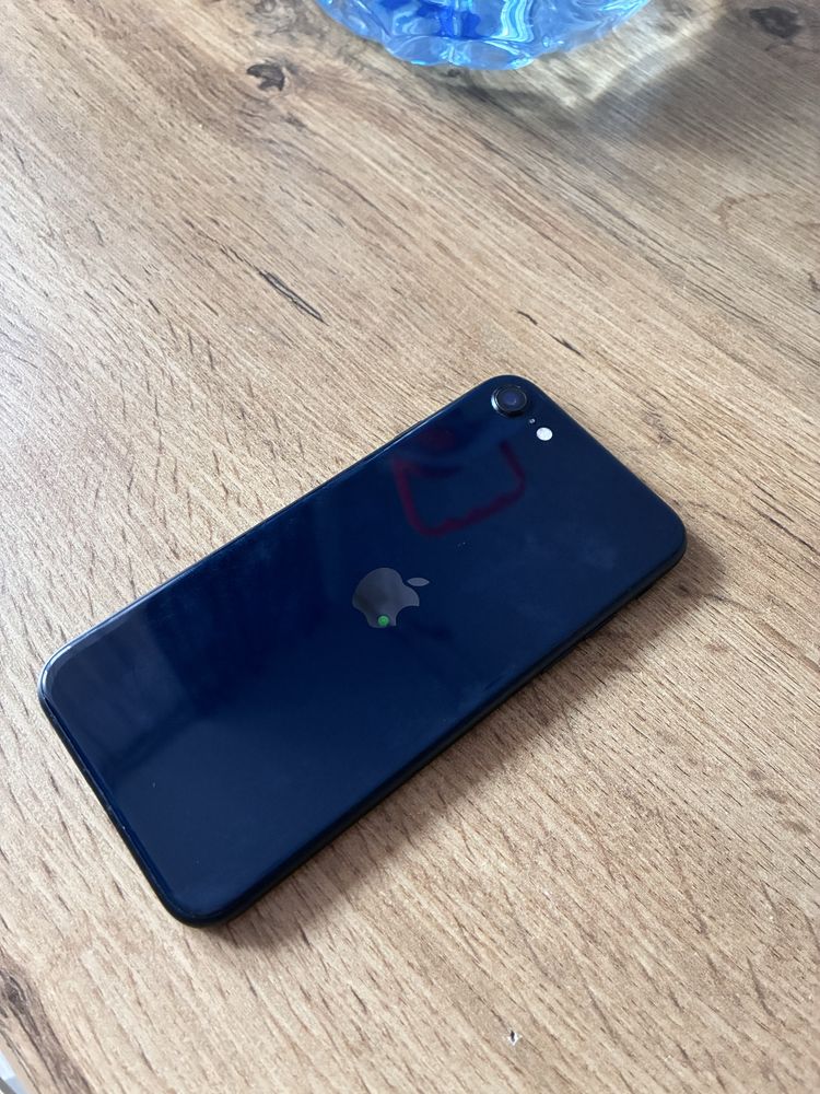 Продам Iphone se 2022