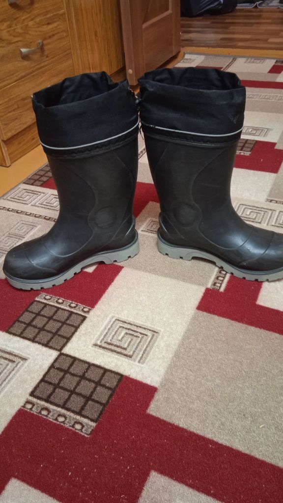 Продам зимние сапоги медведь  42 размера,
