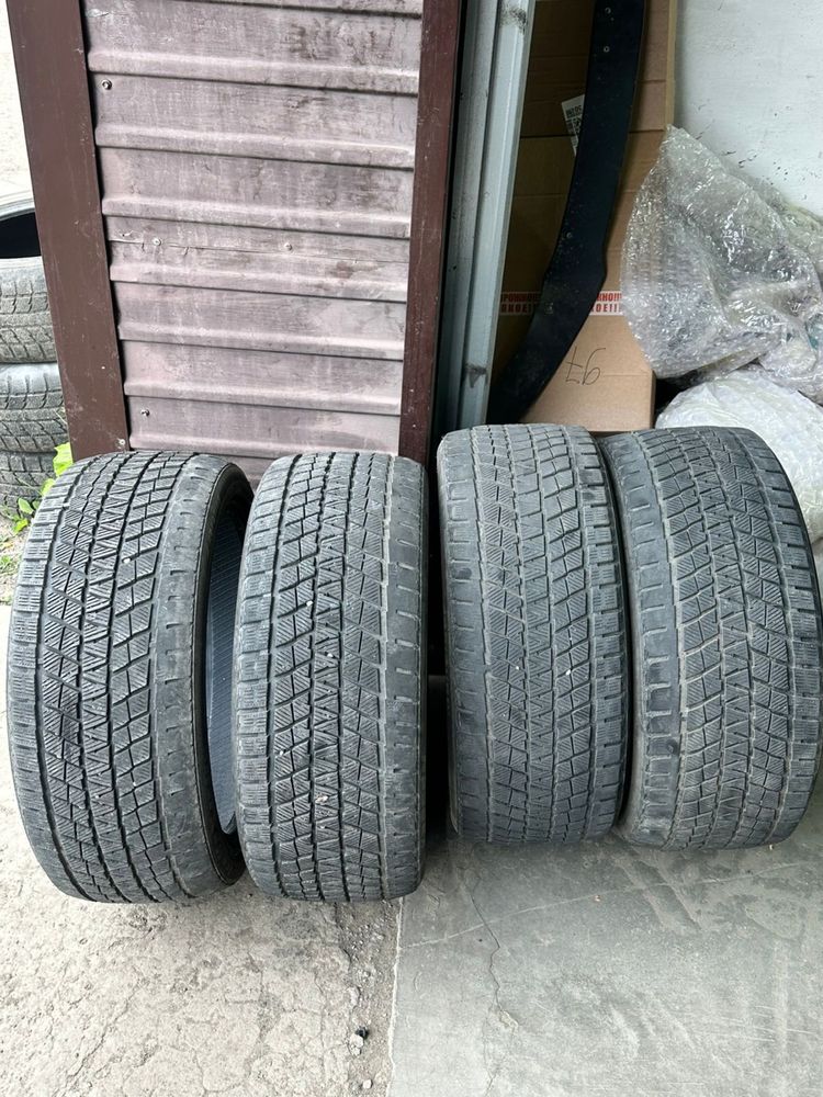 Продам резину 245/40R19 KAPSEN ICE max