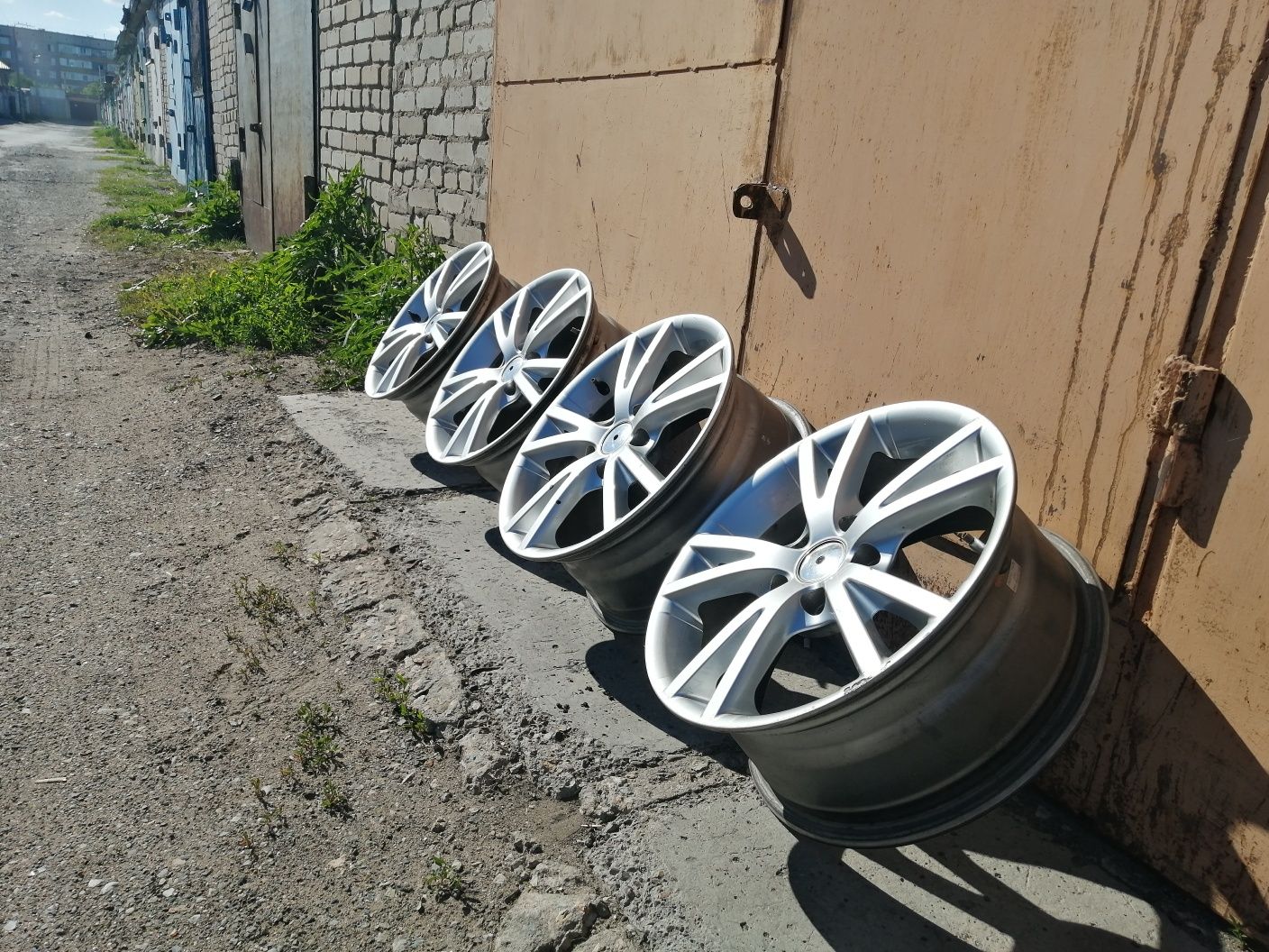 Диски литые оригинальные r16x7jj