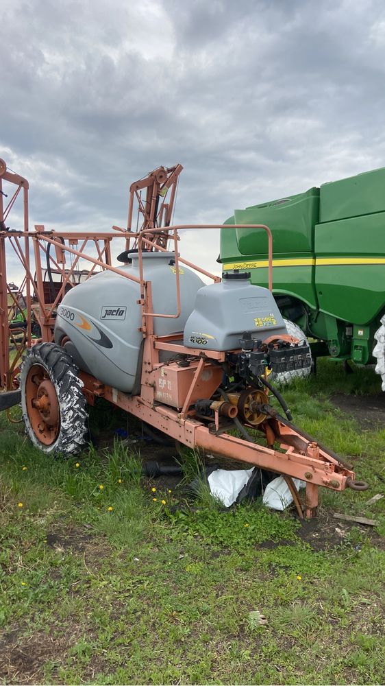 Продаются прицепные опрыскиватели Jacto Advance 3000