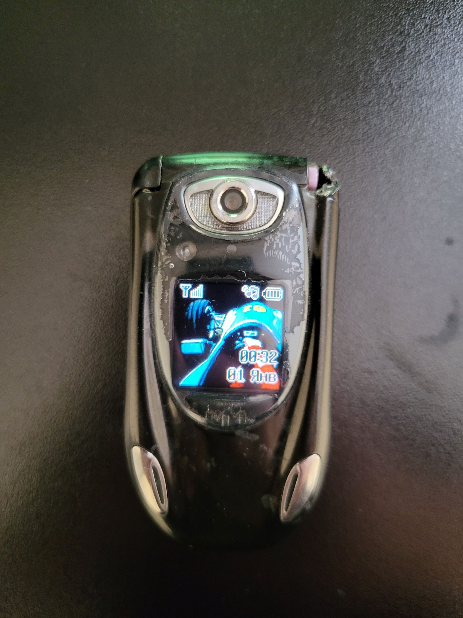 Редкий мобильный телефон LG F3000