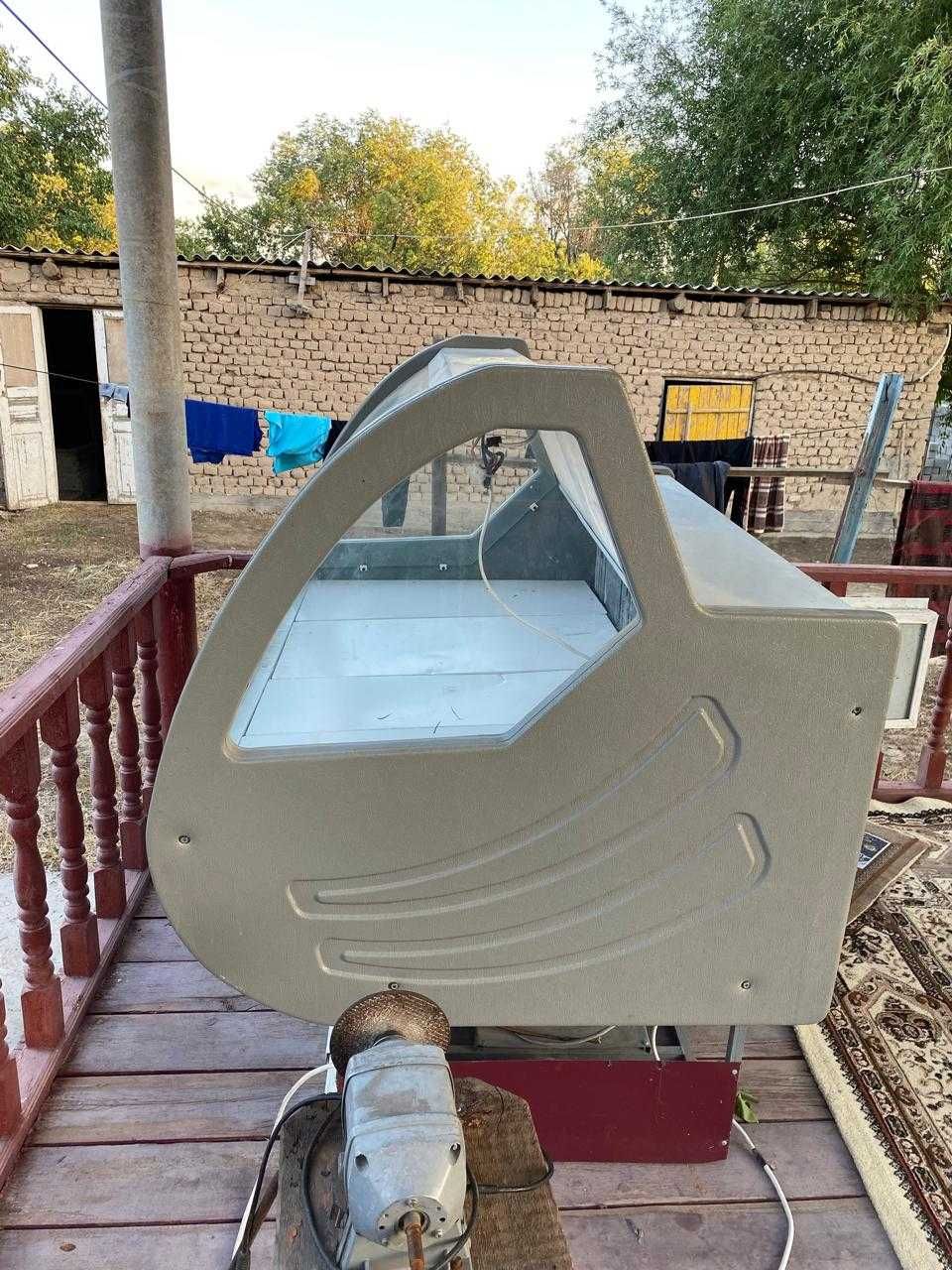 Морозильник для магазина