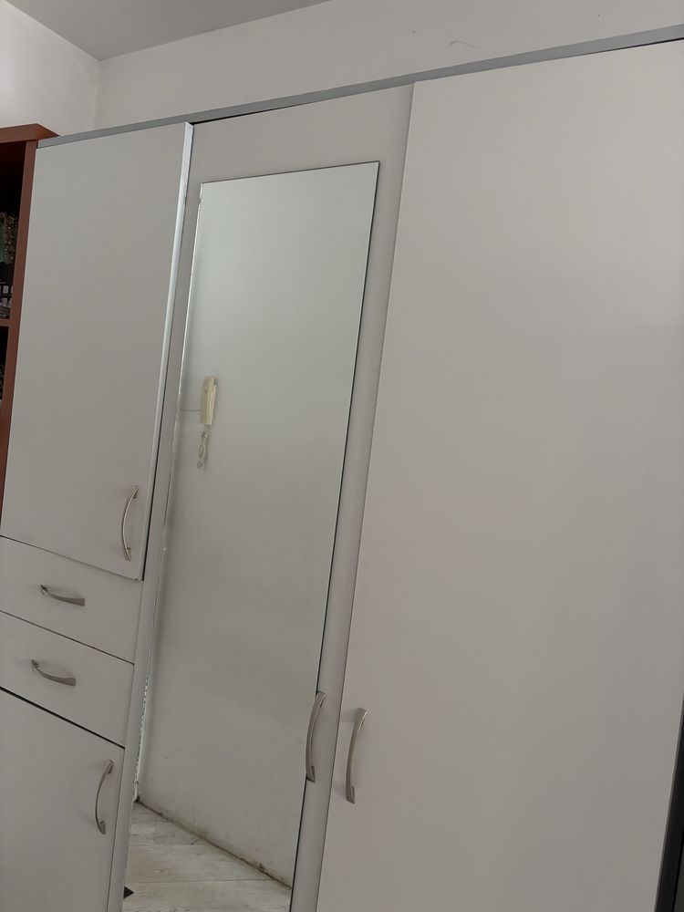 Шкаф в прихожую в хорошем качестве