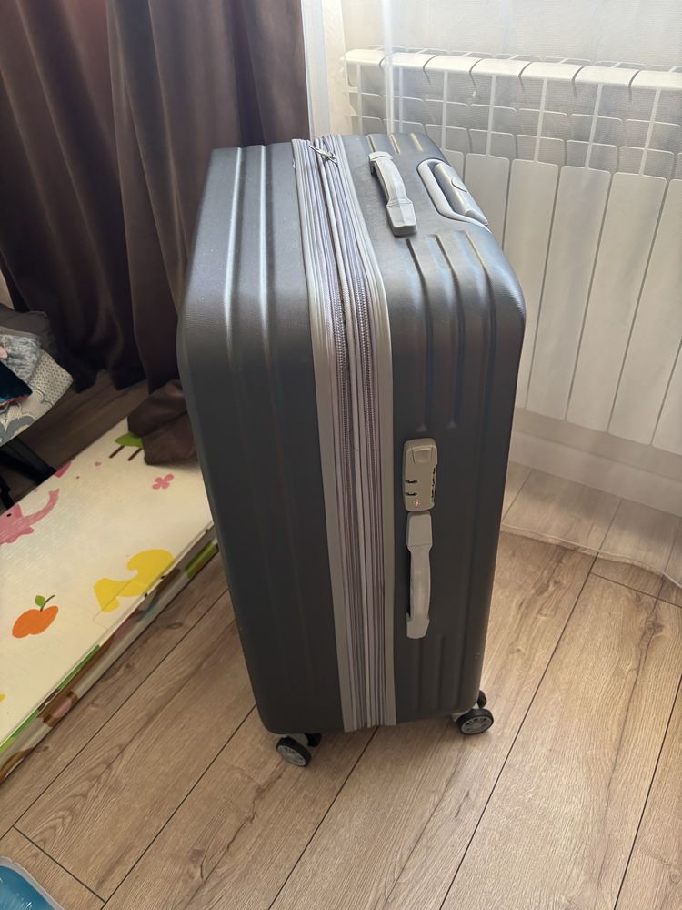 Продам чемодан 25кг