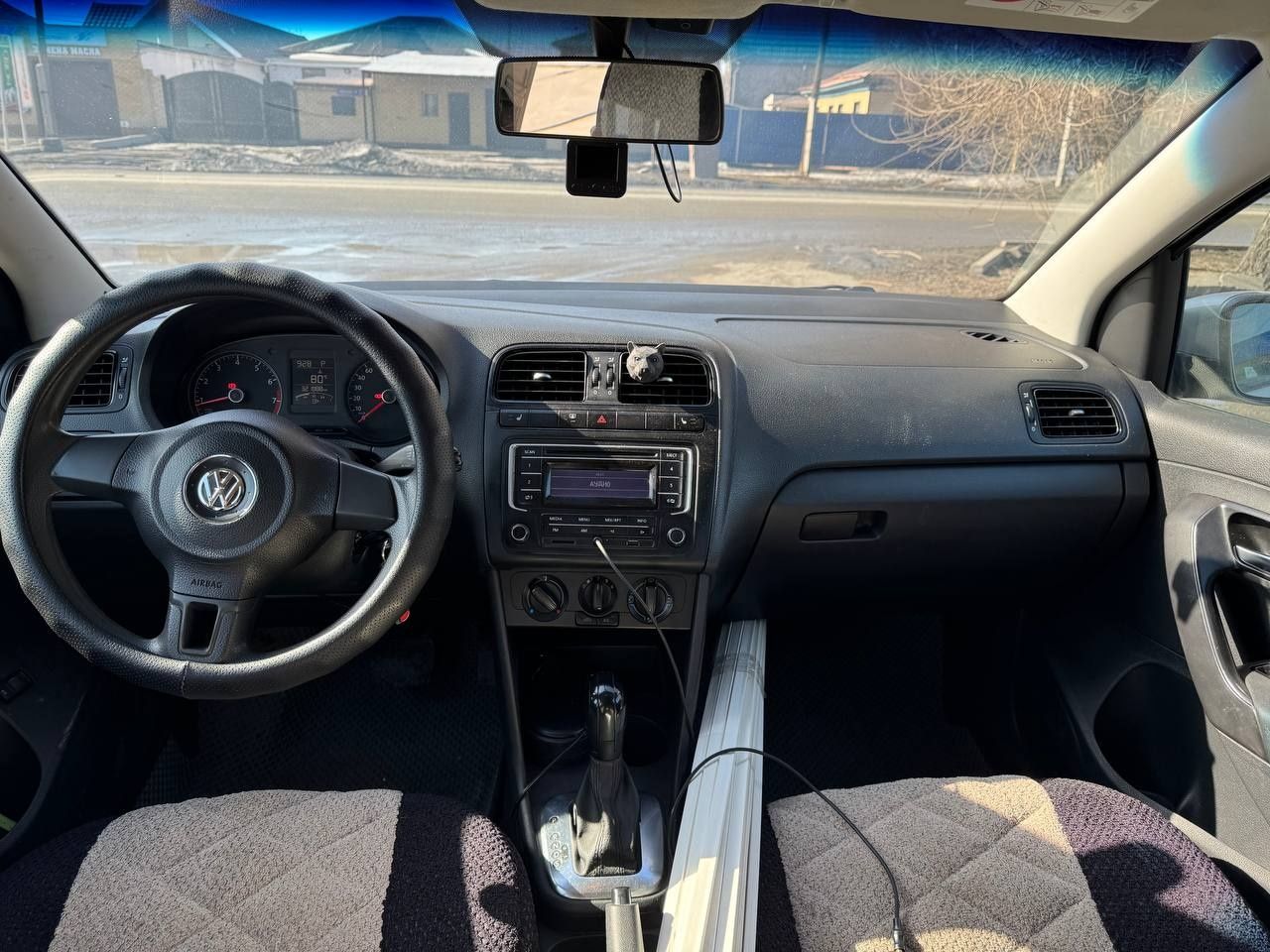 Volkswagen polo 2015 автомат