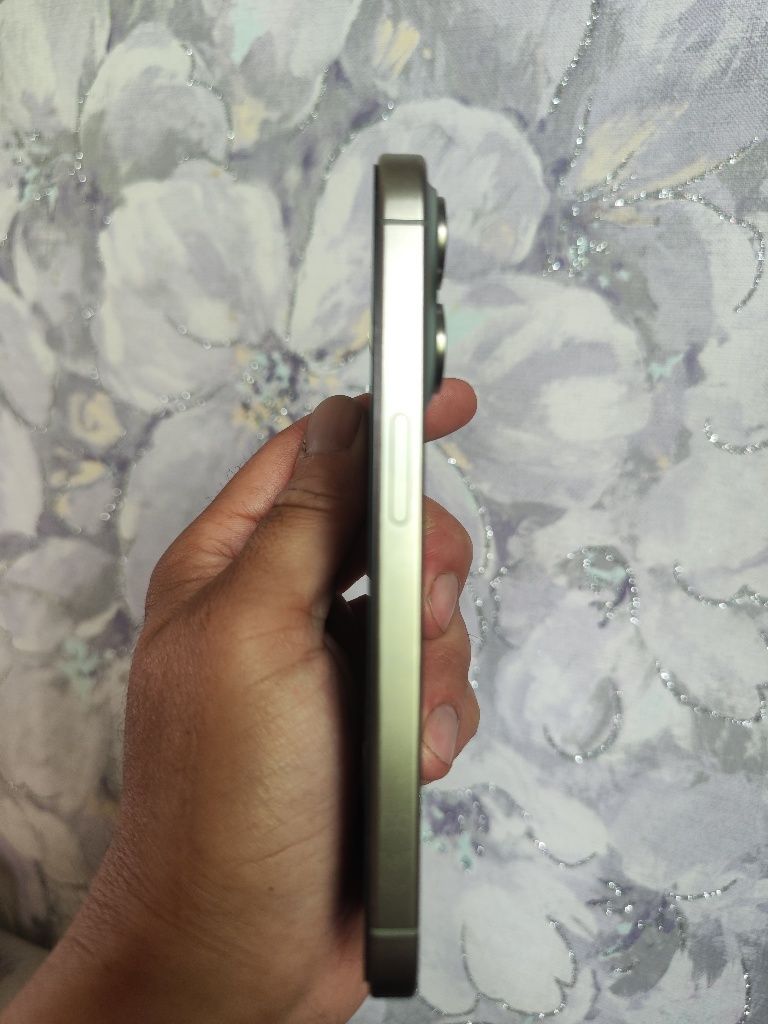 Продам iPhone 15 pro 256Gb
