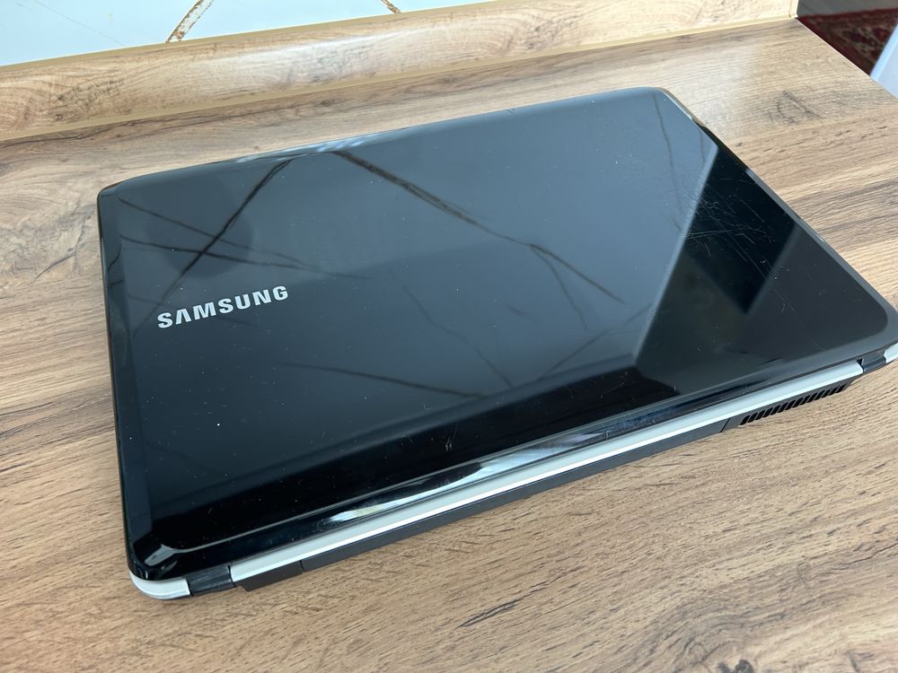 Ноутбук Samsung в хорошем состоянии
