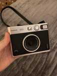FUJIFILM Instax Mini Evo – гибридная моментальная камера