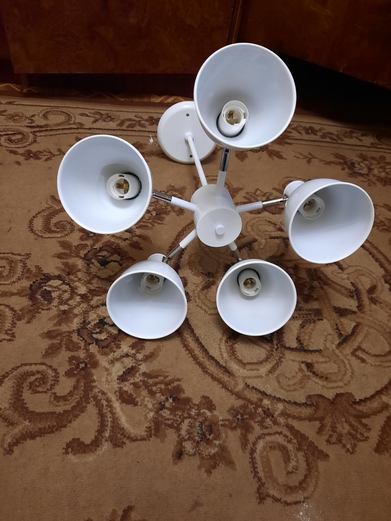 Продам люстру состояние новое
