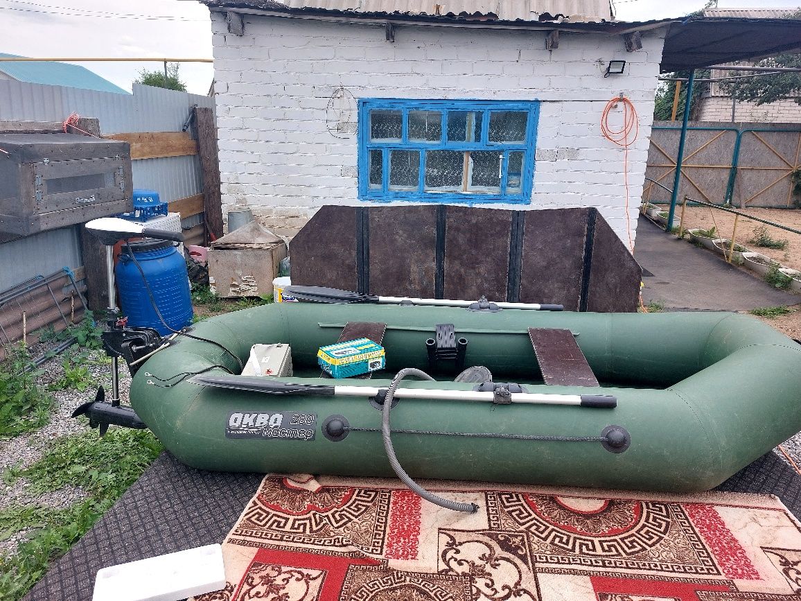 Срочно лодка Аквамастер 2800 с мотором