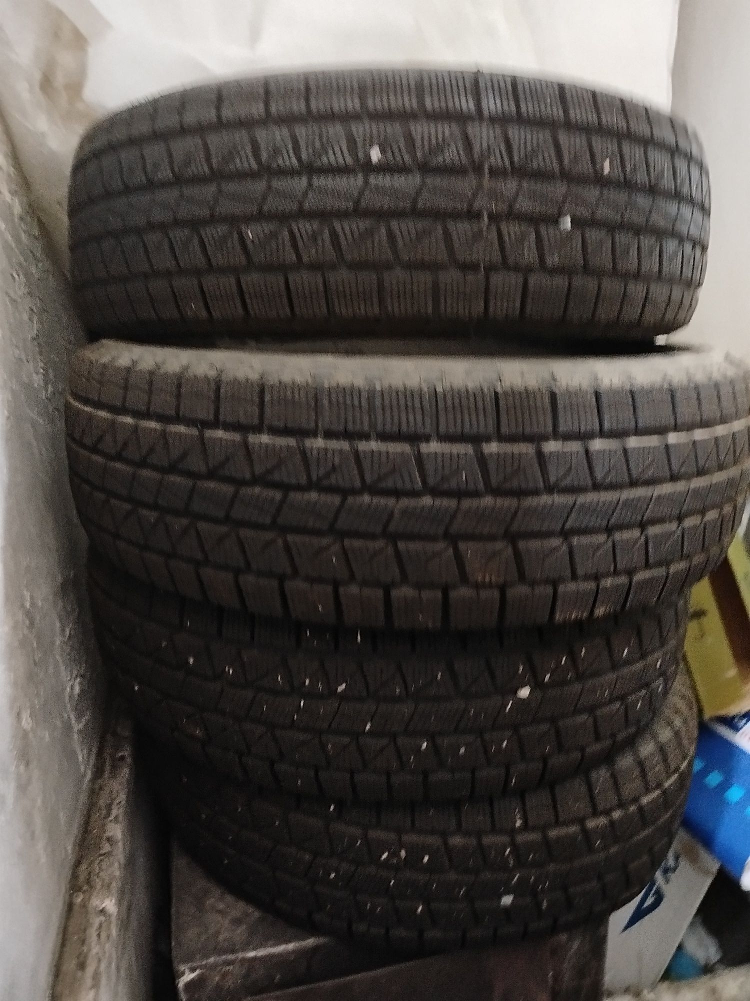 Продам зимние шины для авто