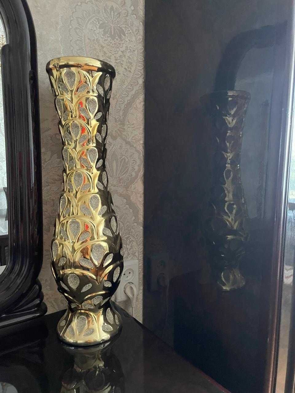 продам вазу напольную
