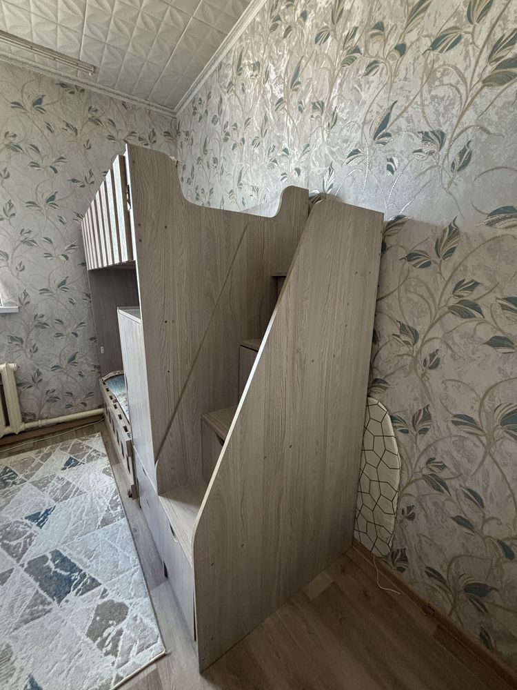 Продам двухъярусную кроватку