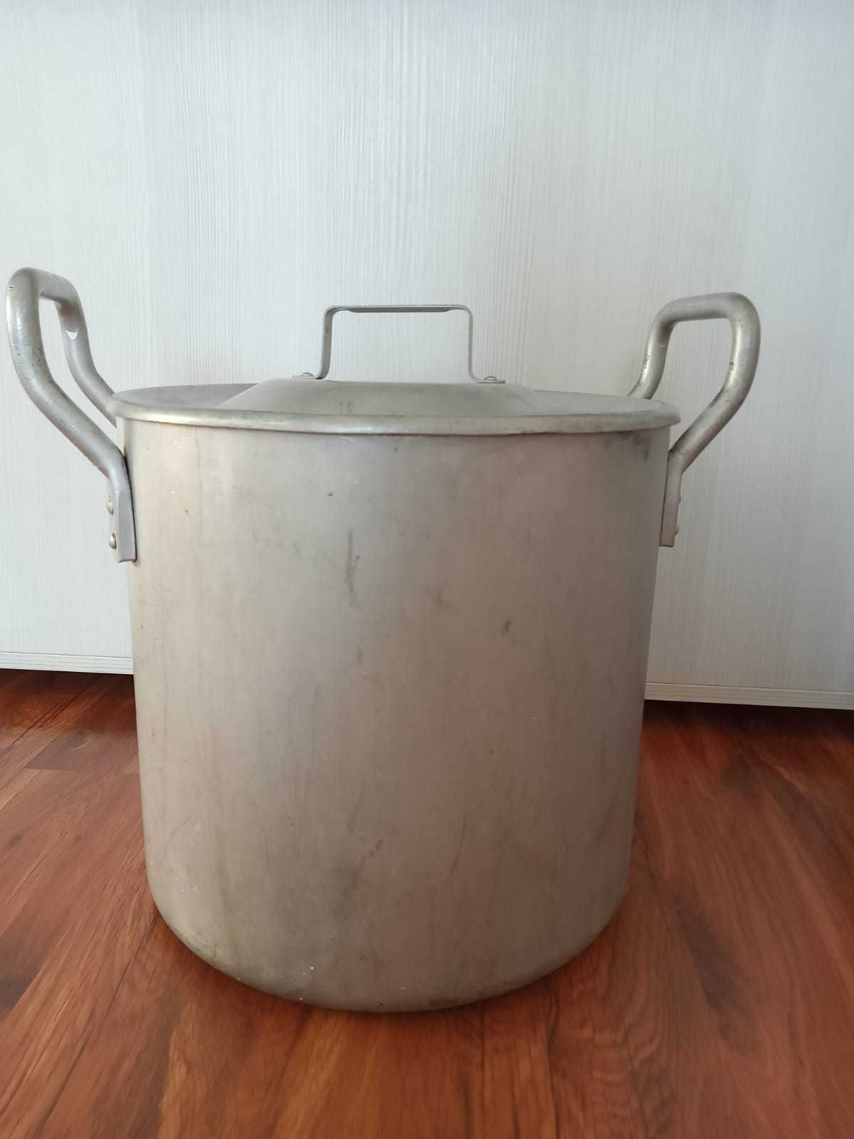 ПРОДАМ кастрюлю советскую в хорошем состоянии с крышкой, толстенная.