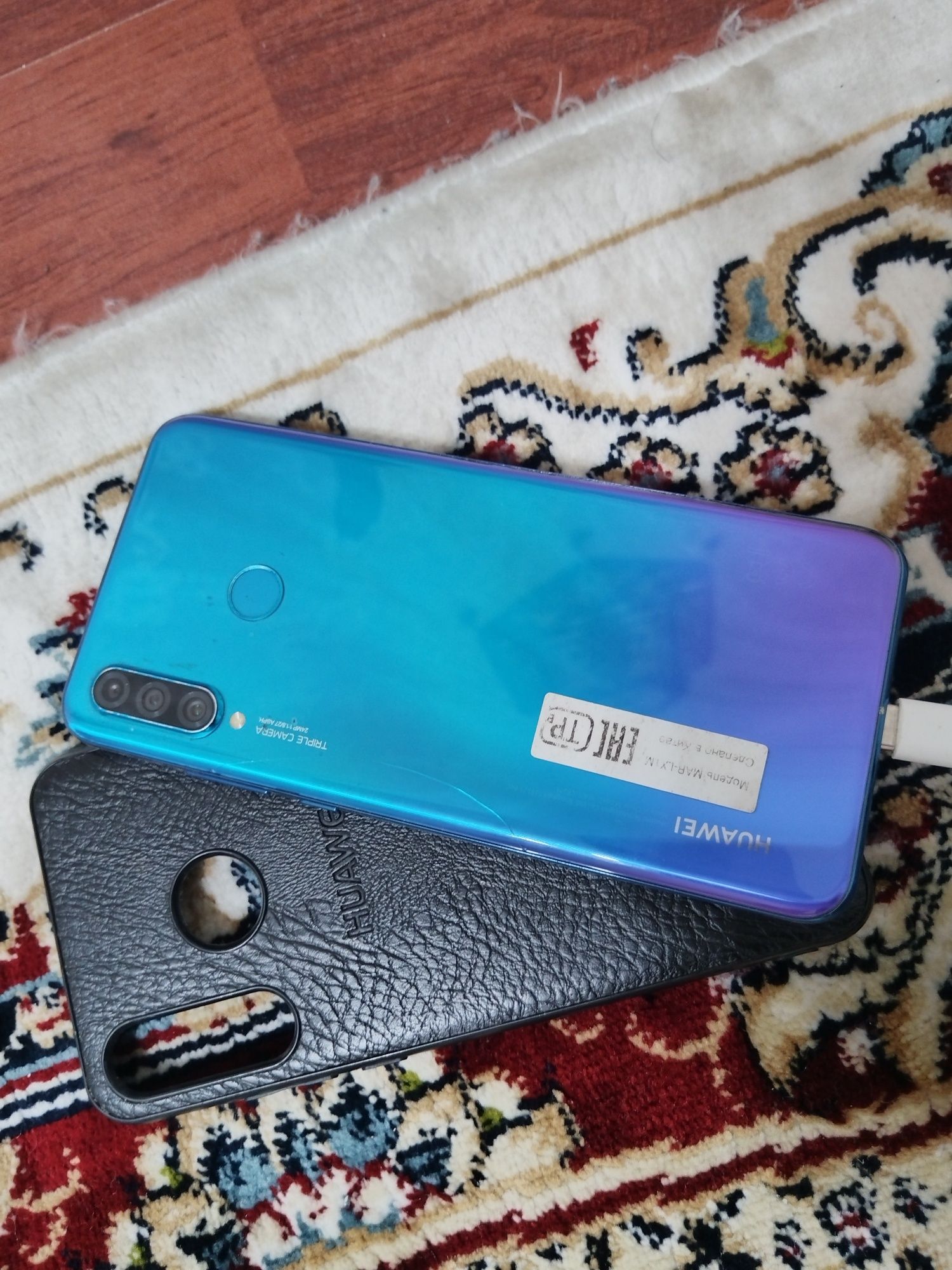 Продам телефон Huawei.