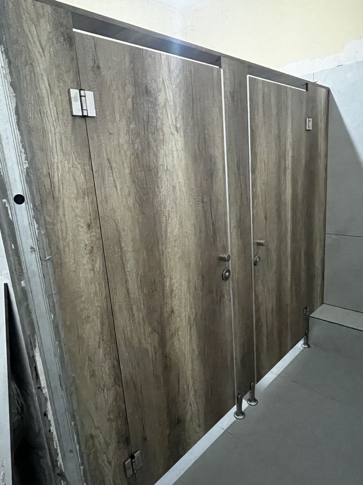 Туалетные кабинки  , сантех. перегородки