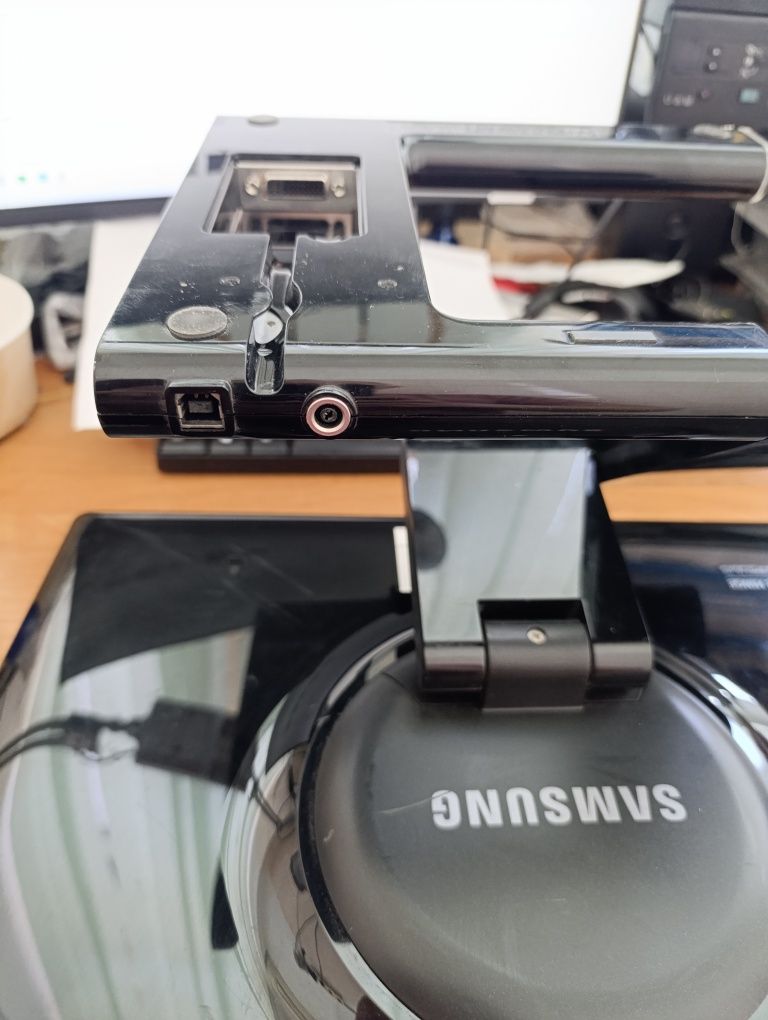 Продам монитор 19" (48.3 см) Samsung