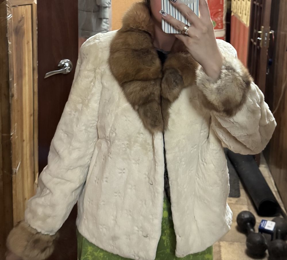 Продается шубка короткая