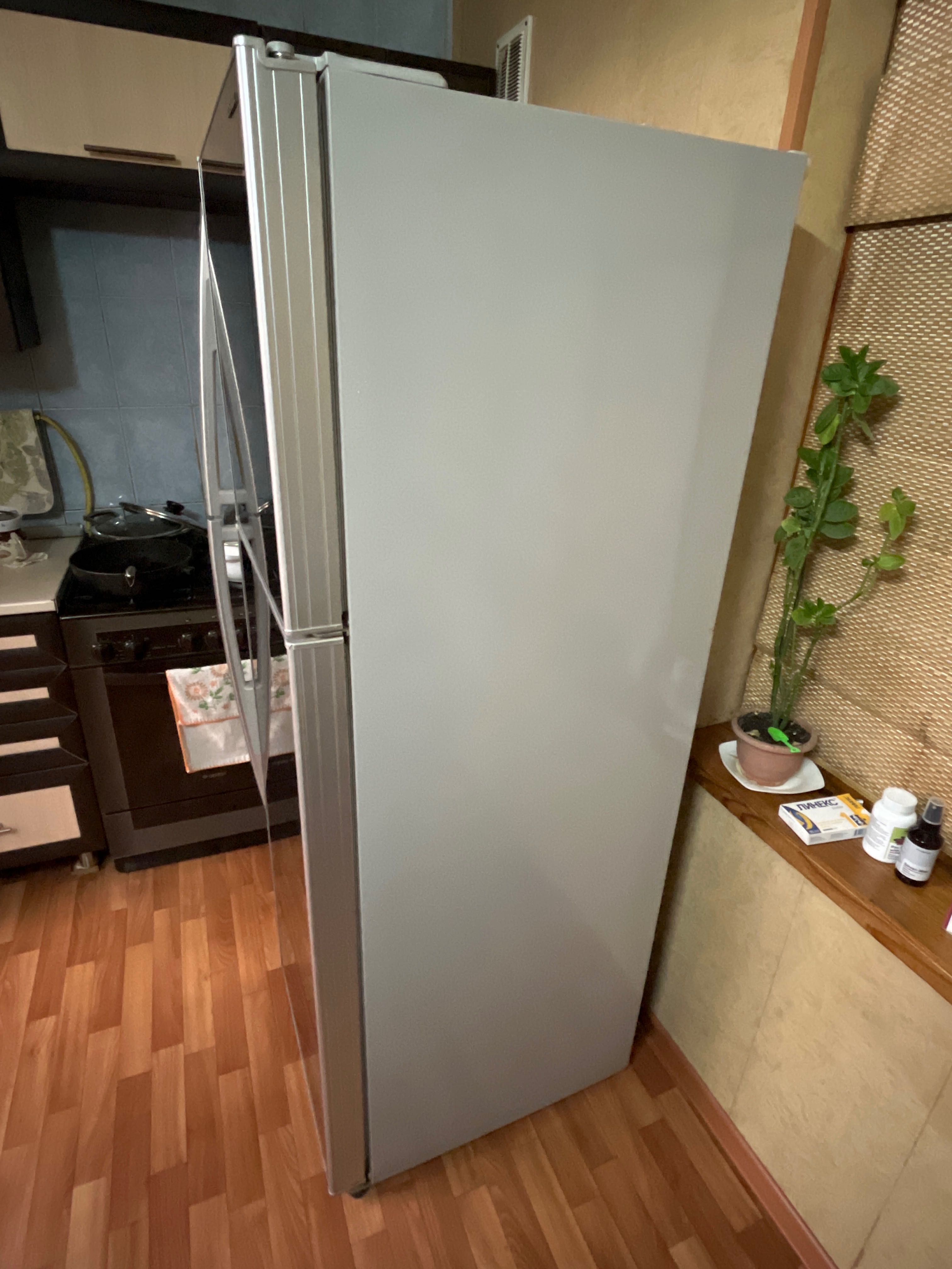Холодильник TOSHIBA