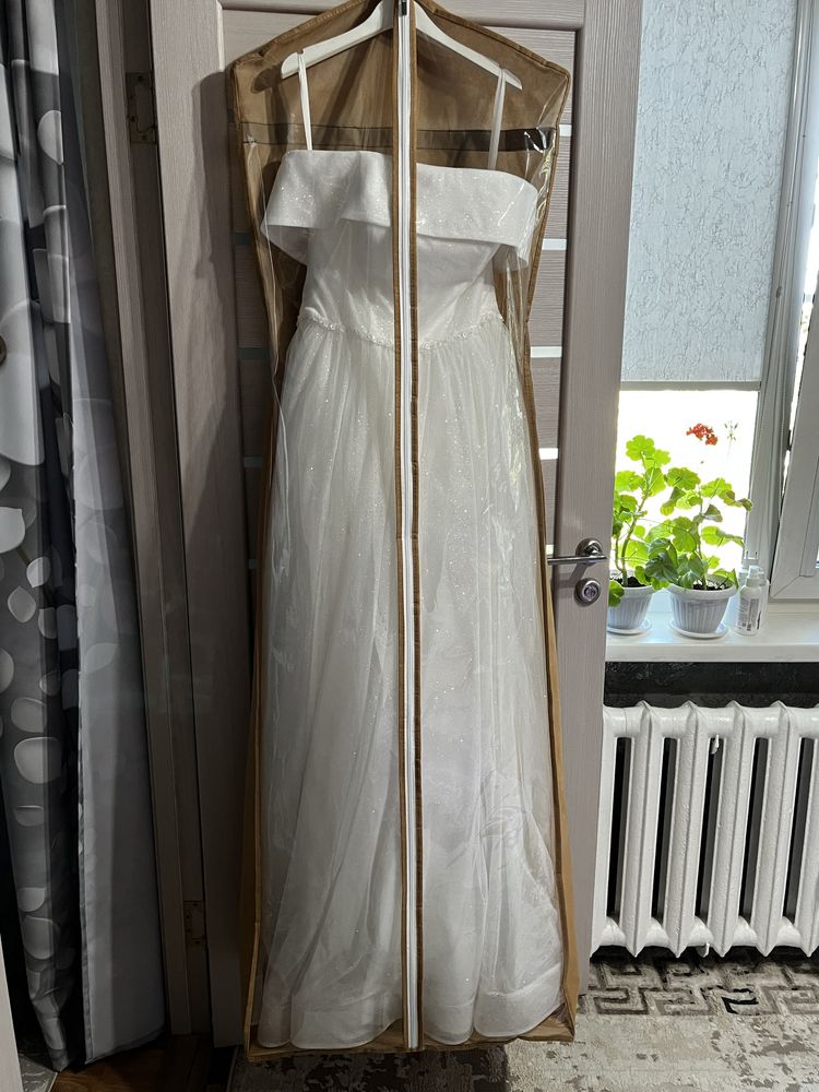 Продам шикарное свадебное платье (новое)