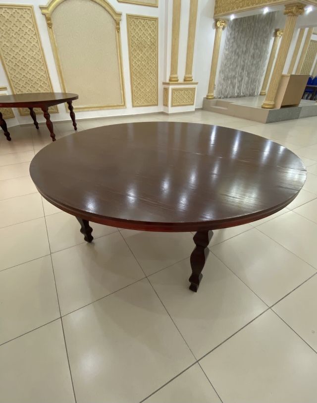 Столы круглые диаметром 180 см