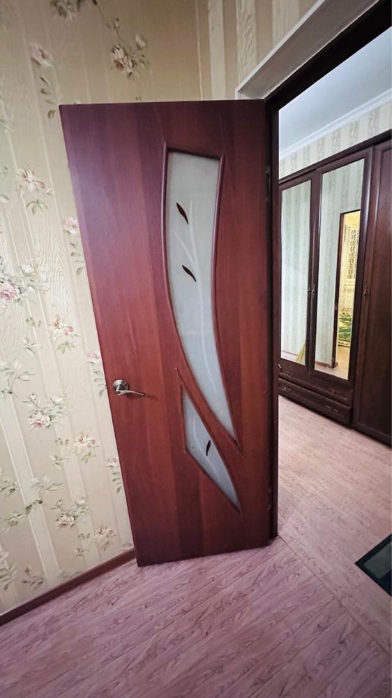 Продам двери деревянные. Размеры по 80, 70 и 60.