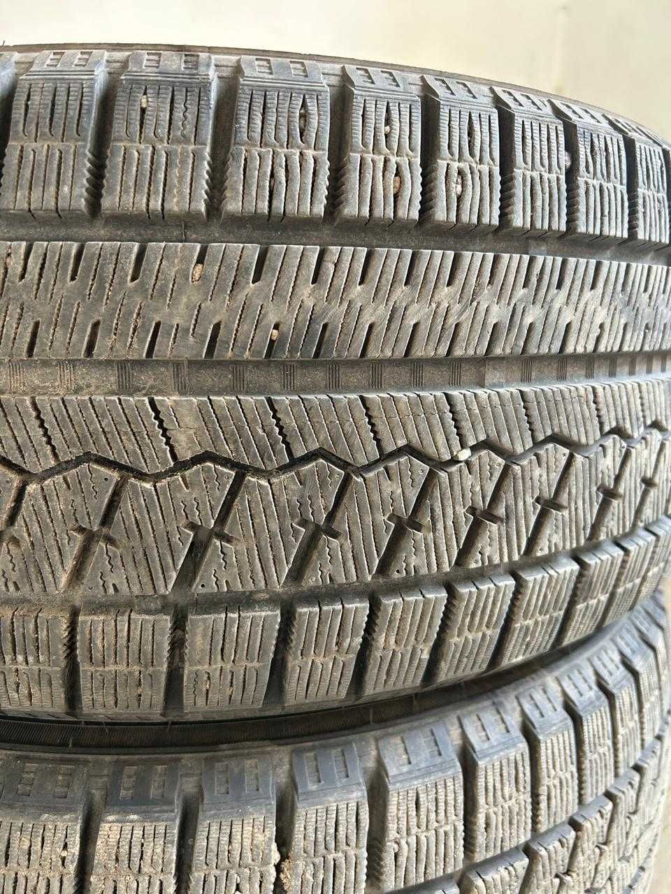 Резина почти новая 235 45 R17