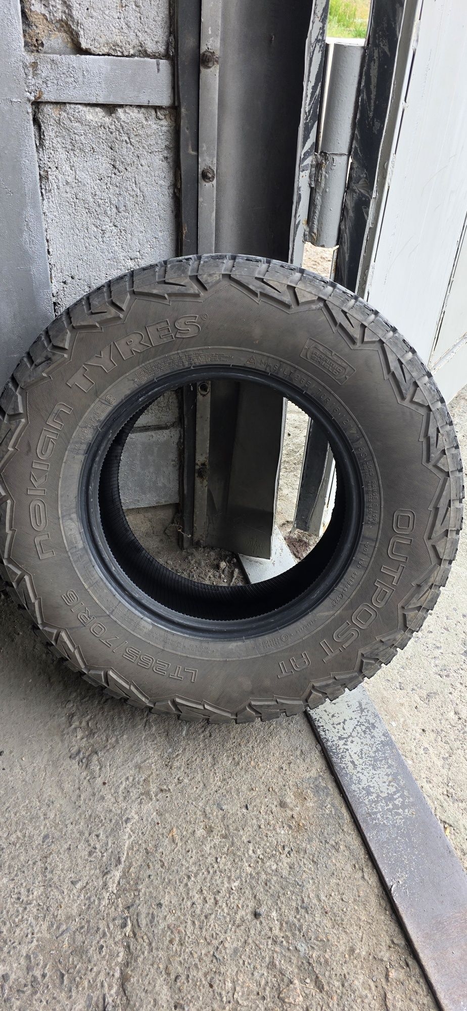 Продам  3 колеса Nokian Outpost AT 265/70 R16 112T
