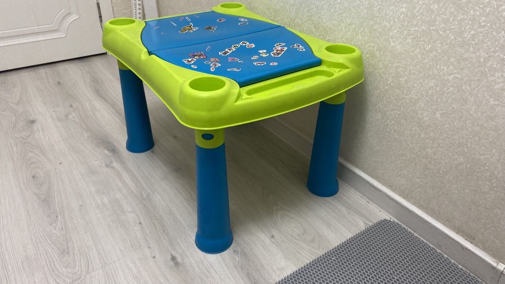 Игровой столик Keter!