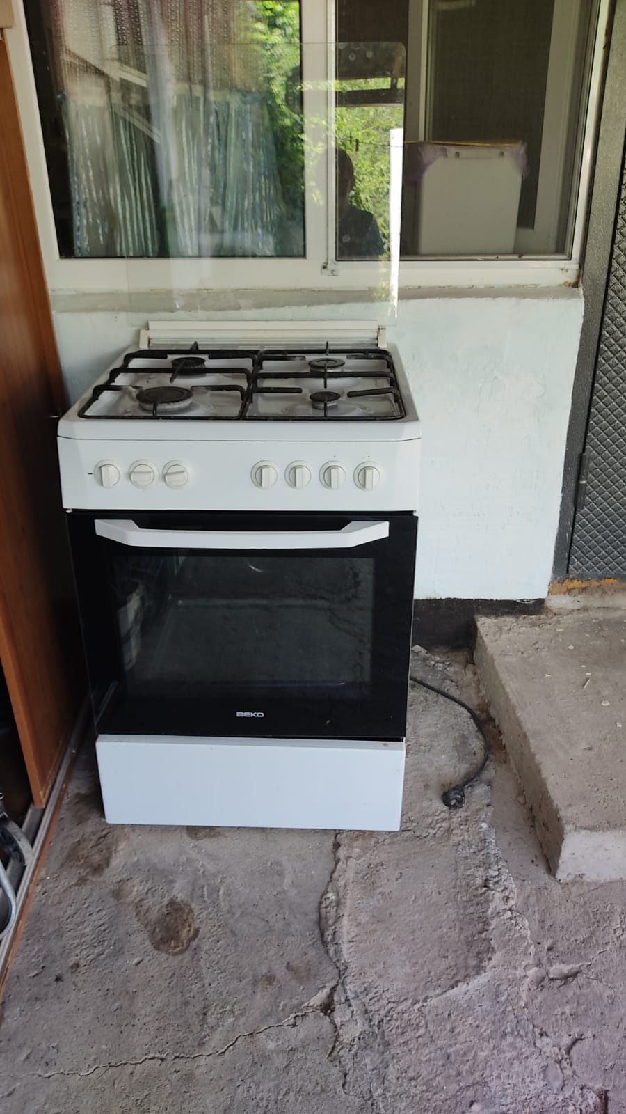 Срочно продается газовая плита Beko