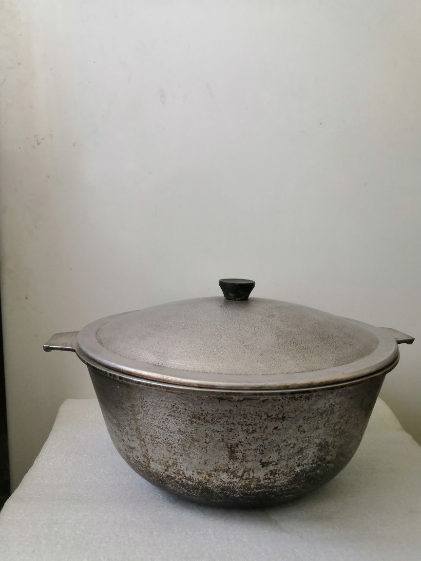 ОТДАМ ДАРОМ казан, средний, (3л), 24*14*11 см, чугун, советский, бу