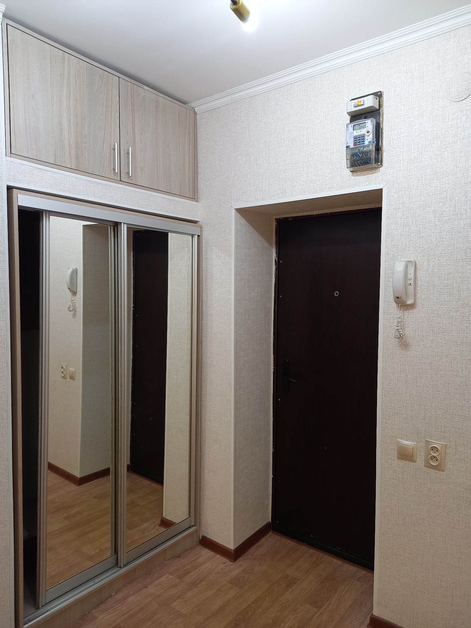 2-комнатная, центр, 2 этаж, 23млн торг